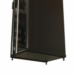 WRline Шкаф напольный 19-дюймовый, 42U, 2055x600х800 мм (ВхШхГ), передняя стеклянная дверь со стальными перфорированными боковинами, задняя дверь спло WRline Шкаф напольный 19-дюймовый, 42U, 2055x600х800 мм (ВхШхГ), передняя стеклянная дверь со стальными перфорированными боковинами, задняя дверь спло